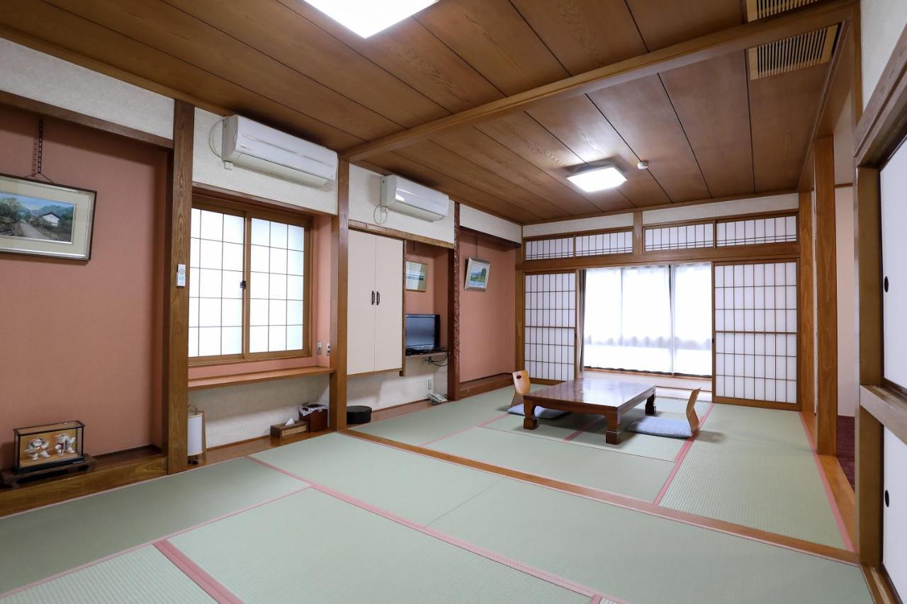 Tsukasaya Ryokan Tsuruoka Eksteriør billede